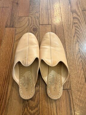 Sabah Tan Leather Scalloped-Edge Mules